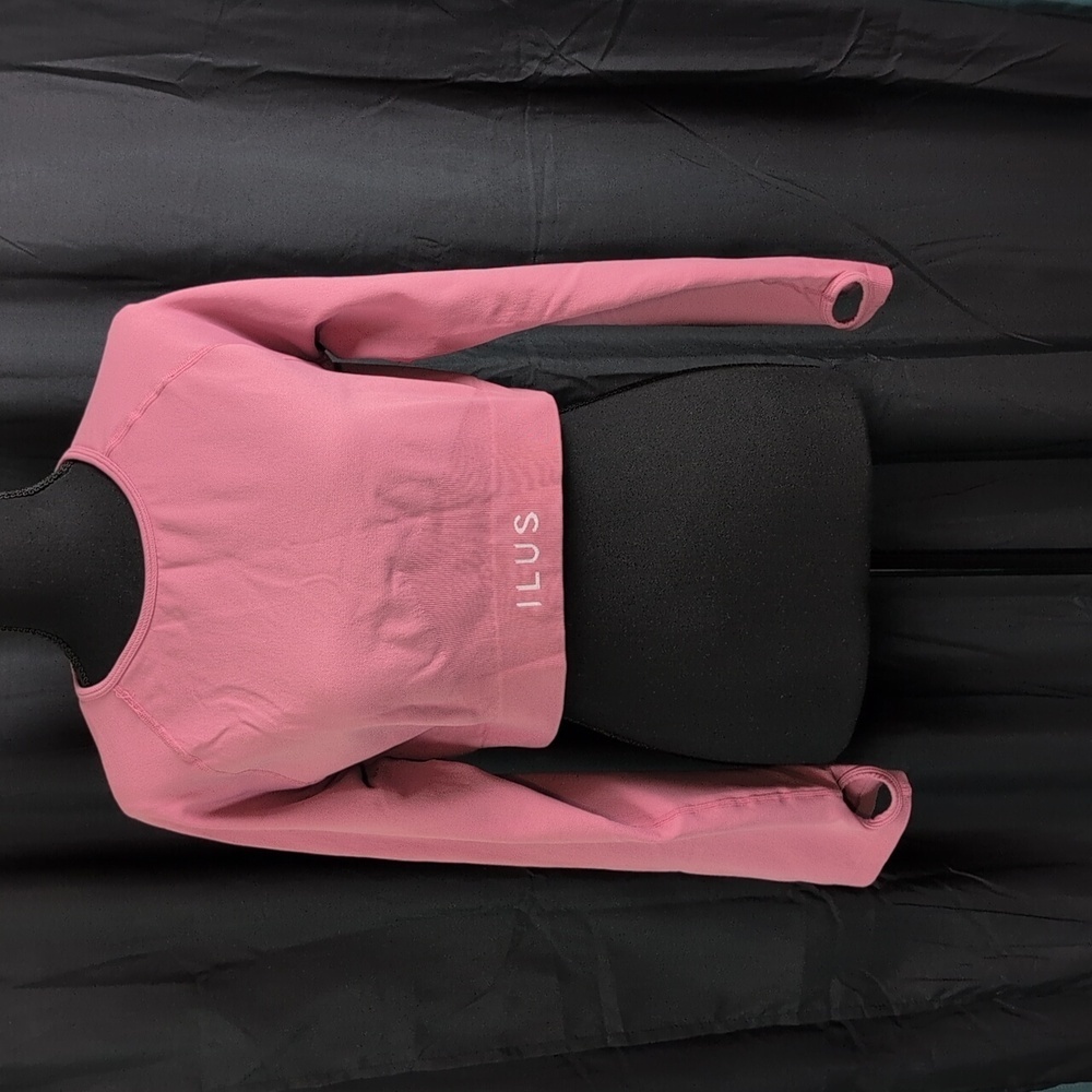 Ilus‎ Pink Crop Top.